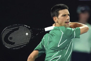 Furiozni Novak pregazio Nišioku za osminu finala Australijan Opena