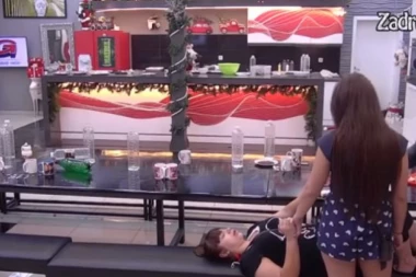 (VIDEO) Šok!  Pomodrele joj noge: Miljani Kulić pozlilo u "Zadruzi"!