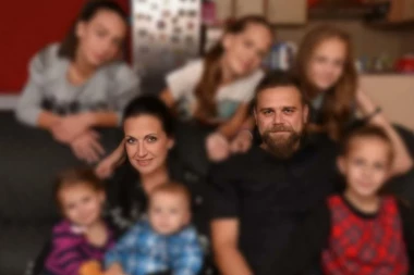 Zabole me guz*ca što ne znaju za kontraceptivne pilule: Ovaj status o porodici sa sedmoro dece izazvao je detonaciju na mrežama