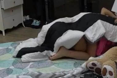 (HIT VIDEO) Se*s, al' zamalo: Bliski prijatelji se bacili u akciju, a onda je ON molio da prestane!