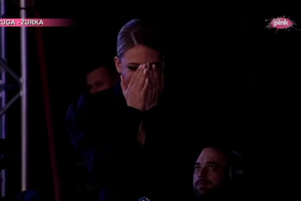 Milici Todorović ugrožen život? Pevačicin avion ne može da sleti, poslala poruku Petru Strugaru!