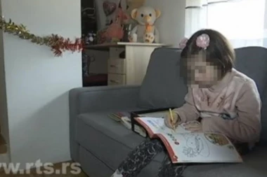 IMAM SVE! Uđem u kupatilo, pustim vruću vodu, okupam se, operem zube... Mala Nađa posle svih nedaća ima novi dom i pravo detinjstvo