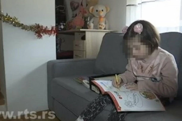 IMAM SVE! Uđem u kupatilo, pustim vruću vodu, okupam se, operem zube... Mala Nađa posle svih nedaća ima novi dom i pravo detinjstvo