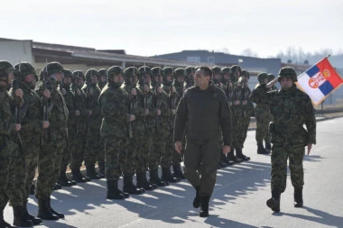 (FOTO) Vulin obišao najbolji bataljon Kopnene vojske