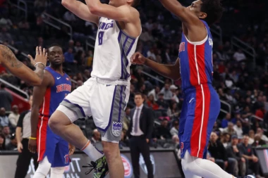 (VIDEO) Srbi iz Sakramenta dvocifreni: Katastrofa Kingsa u Detroitu, neuništivi Derik Rouz briljirao!