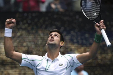 (FOTO) Misteriozna crna tačka u Đokovićevom uhu: Evo šta krije najbolji srpski teniser od očiju javnosti!