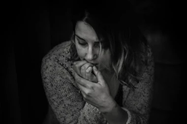 IZVOR PARANOJE I STRAHA: Znakovi koji stalno BRINU da će nešto loše da se desi!