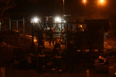 POŽAR KOD OBRENOVCA: Nađene ljudske kosti u izgoreloj šupi, stradalo i dvoje dece