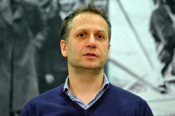 VLADIMIR PEJIĆ IZAŠAO SA RAČUNICOM: Za cenzus od tri odsto treba 90.000 glasova!