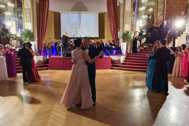 Glamur i raskoš u Beču: Svetosavskim balom prikupljeno 44.685 evra za decu sa Kosova i Metohije