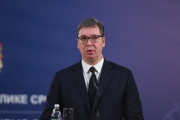 PONELI SMO ŠAH, KNJIGU I NEKOLIKO IGRAČAKA... NESTRPLJIV SAM: Predsednik Vučić na svom instagram nalogu objavio deo iz svog dnevnika iz školskih dana