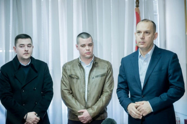 (FOTO) Ovo su napadnuti medicinari kraljevačkog Doma zdravlja: Na radnom mestu preživeli horor - žandarm ih udarao u glavu i stomak