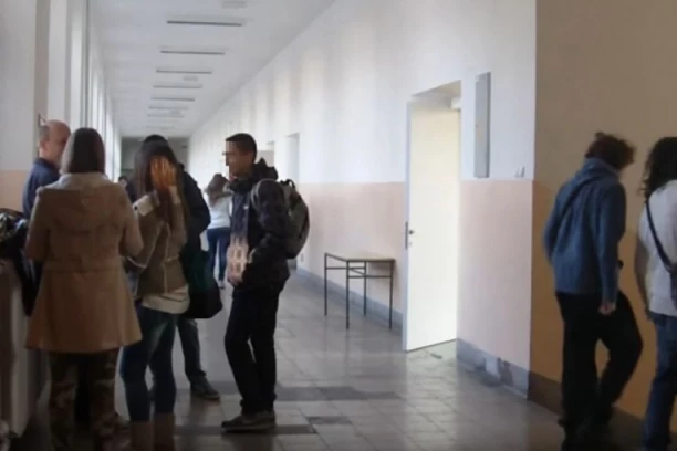 I ĐACI ĆE ODGOVARATI AKO NAPADNU NASTAVNIKE! Predstavljen nacrt Zakona koji propisuje strože kazne za nasilnike