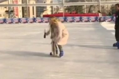 (VIDEO) Voditelji u šoku, reporterka se izblamirala uživo: Prosula se nasred Trga Republike!