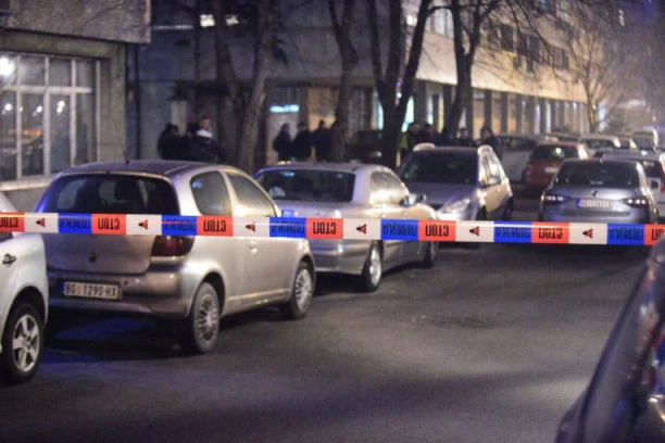 Umesto kandila, za pojasom pištolj i noževi: Uhapšen sveštenik koji je tukao svoju ženu!