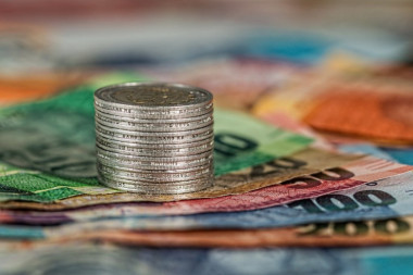 PALA ODLUKA O REKORDNOM POVEĆANJU MINIMALCA: Minimalna zarada u Srbiji od sledeće godine biće 40.020 dinara
