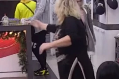 (VIDEO) Opšti haos u "Zadruzi": Zorica Marković pogodila zadrugara tanjirom u glavu!