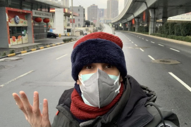 (FOTO) Stefan iz "grada duhova" Vuhana: Nema panike, ali jedva čekam da idem kući