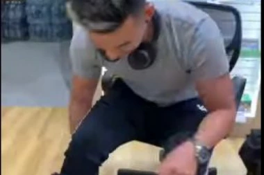 (VIDEO) Najgluplji plan da prevarite avio-kompaniju? Jutjuber opisao kako je dobio besplatan let biznis klasom