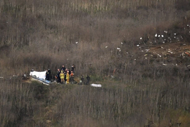 (VIDEO) "PRENISKO STE"! Strašan i jeziv snimak poslednjeg razgovora kontrole leta i pilota helikoptera u kojem je život izgubio Kobi Brajant!