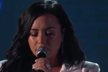 Poznata pevačica silovana: Demi Lovato pretrpela HOROR, samo ju je ubacio u sobu i napastvovao!