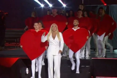 Gorelo na bini: Izbio požar za vreme Breninog nastupa!