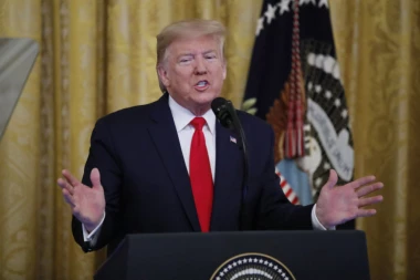 BRUTALNA OPSTRUKCIJA! Mediji u Americi ne daju Trampu ni da zucne