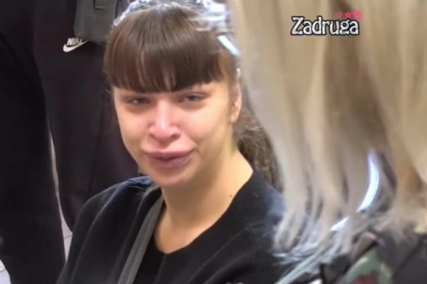 Kulićke jecaju u suzama: Majka i ćerka dobile uznemirujuću poruku iz spoljnog sveta, u pitanju je njihova porodica!