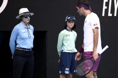 Švajcarski "kočijaš" dobio svoje: Federer kažnjen zbog psovanja linijskog sudije!