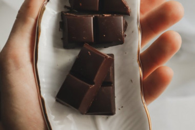 NE MOŽEŠ DA NE POGLEDAŠ: Evo kako se pravi čokolada (VIDEO)