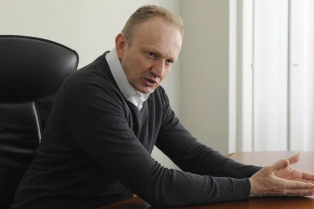 ĐILASOVE FIRME KUPOVALE SEKUNDE, PA IH PREPRODAVALE! Tajkunskim aferama nema kraja, lider opozicije mešetario na sve strane