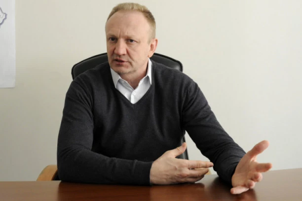 "SMRT ĐILASOVCIMA" PIŠU PRIJATELJI ŠEFA SSP: Stefanović otkrio istinu o sramnim grafitima!