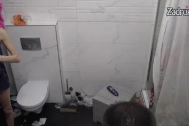 (VIDEO) Tresla se tuš kabina od uzdaha i strasti: Dok svi spavaju Mateja i Tara u vreloj akciji uživaju jedno u drugom!