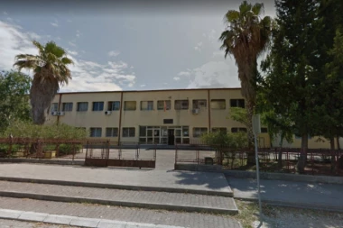 Učiteljica iz Bara suspendovana jer su deca crtala Štrumpfove sa trobojkom