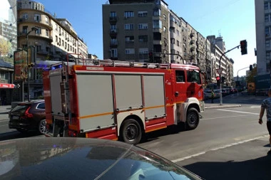 Požar u centru Beograda! Gori šminkernica na Terazijama