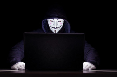 OPREZ! GRAĐANI I KOMPANIJE NA METI LOPOVA: Hakeri napadaju srpske račune!