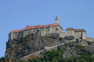 (VIDEO) Doživite bajku na vulkanskoj litici: "Neosvojiva tvrđava hrišćanstva" u austrijskoj pokrajini Štajerskoj