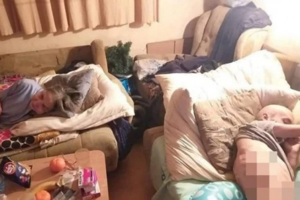 Ne okrećite glavu, ima nade za njih! Dejan Gajodi se bori sa rakom, ima žive rane po telu, majka je nepokretna, ali postoji tračak svetlosti u tami