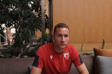 Krilni vezista Zvezde Veljko Simić o ostanku u klubu: Meni su koferi uvek spakovani