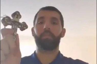 DIRLJIV OPROŠTAJ MIROTIĆA OD AMFILOHIJA: Ostao si stena, vladiko nas dragi, čak i kada su sa svih strana hteli da te raskomadaju, da te unize. da te ismeju!