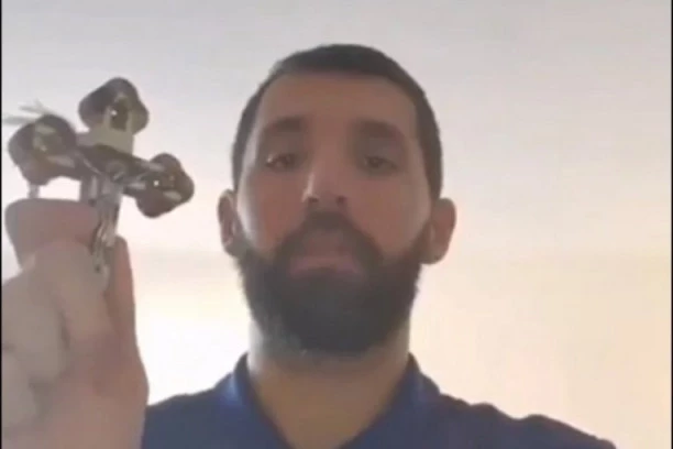 JEDAN JE NIKOLA MIROTIĆ: Košarkaš održao obećanje, pridružio se litiji u Podgorici