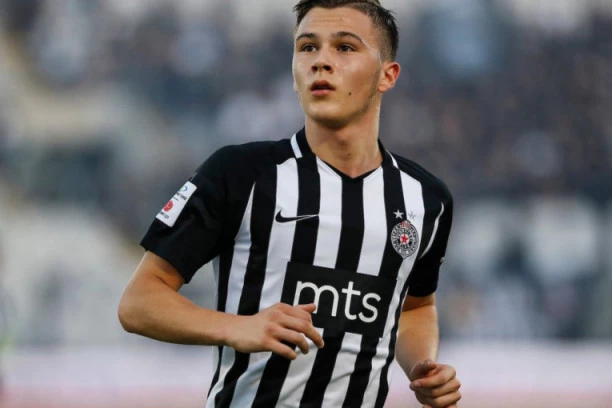 FUDBALER PARTIZANA OGLASIO SE O VEZI SA BRESKVICOM! Evo šta je poručio Filip Stevanović!