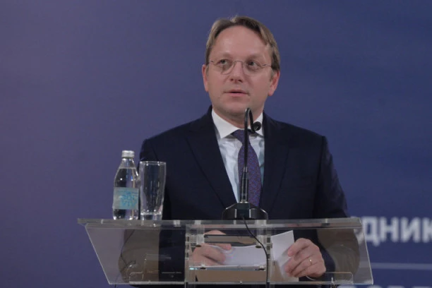 Varhelji: Svi partneri u regionu, uključujući Beograd i Prištinu, moraju da rade zajedno kako bi kroz vakine doneli pomoć