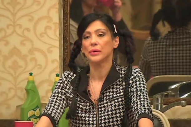 VESNU VUKELIĆ SVI ZNAJU, ALI NJENU ĆERKU NIKO! Ćerka pevačice FAKULTETSKI JE OBRAZOVANA i lepa KAO BOGINJA! (FOTO)