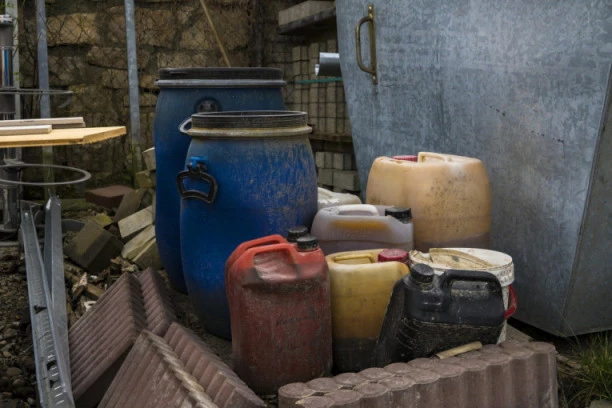 U Boru hapšenje zbog krađe: Iz fabrike izneo 9 kanti ove supstance?!