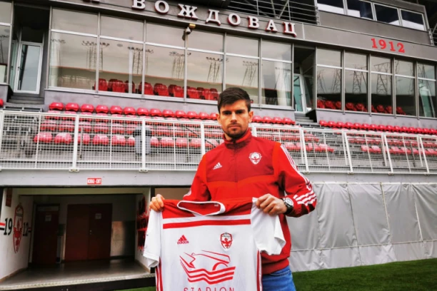 Prava transfer bomba sa "krova": Bivši reprezentativac novi fudbaler Voždovca!