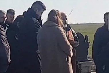 (VIDEO) Skrušen bolom: Sloba dao 40 dana dana svome ocu, devojka Jelena sve vreme bila uz njega!