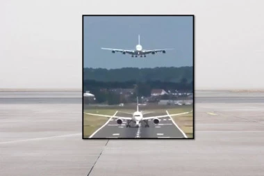 (VIDEO) Kakav tajming! Jedna pista, dva aviona, poletanje i sletanje u isto vreme