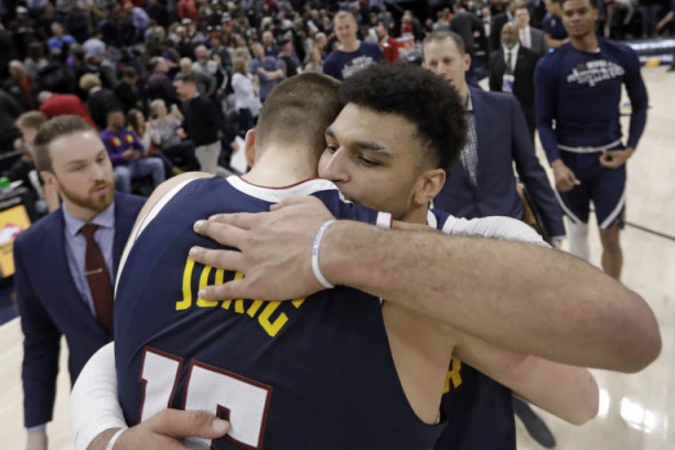 SRPSKA MUZIKA ZNA DA BUDE SJAJNA! Jokićev saigač se vratio posle teške povrede i pohvalio NAŠE PESME (VIDEO/FOTO GALERIJA)