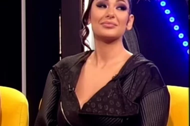 Pirsing na usni, obrve skoro da nema, stajling koma: Sanja Vučić  danas je bomba, a na ovim fotkama je nikada ne biste prepoznali!